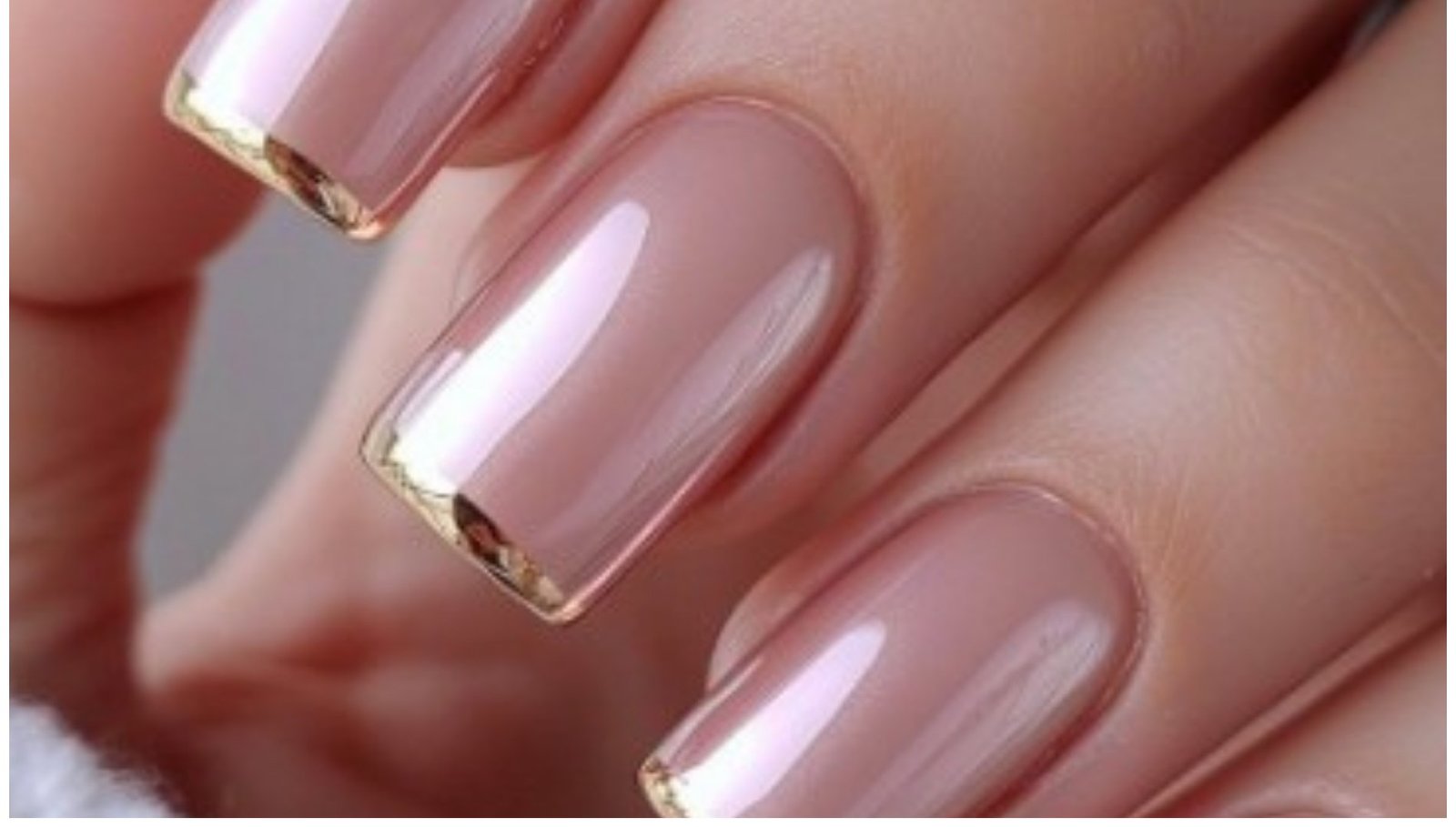 Uñas rosa dorado ICABEH
